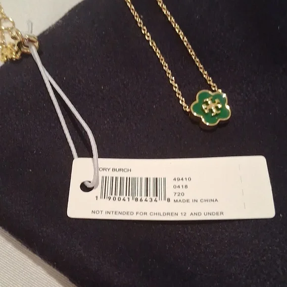 Tory Burch Forget Me Not Green Daisy Pendant Necklace With Dustbag. SOLD OUT - Picture 4 of 5